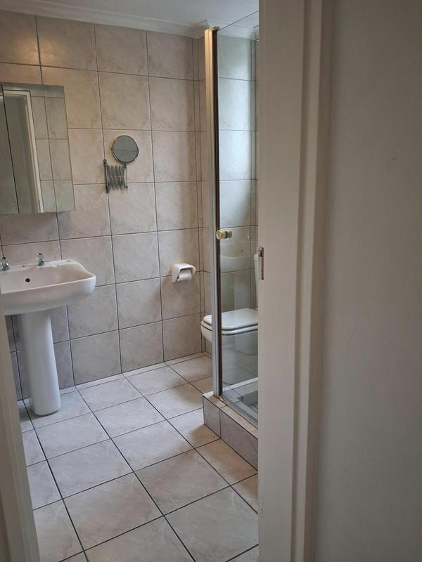 To Let 2 Bedroom Property for Rent in Vredehoek Western Cape